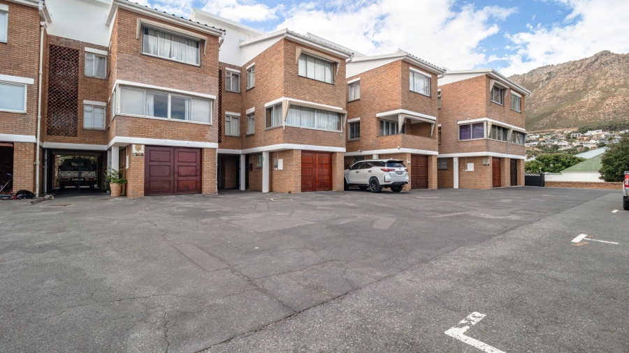 To Let 4 Bedroom Property for Rent in Gordons Bay Village Western Cape